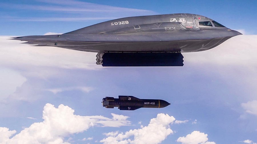 En esta imagen podemos ver los pozos dejados por las bombas GBU-57 MOP.
🇺🇸🔥🇮🇷  |  #Israel #Iran
- Una vez que penetran en la montaña, las bombas descienden decenas de metros hacia el interior de la misma antes de explotar.
- El mismo hoyo de entrada es luego utilizado por una