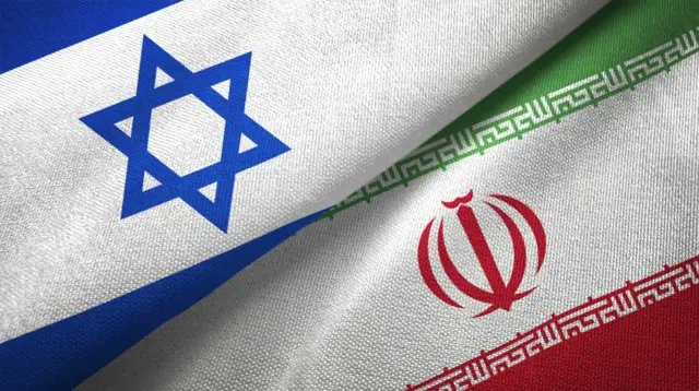 SoftWarNews's tweet photo. 🚨⚡️ Radio Angkatan Darat Israel:

Tel Aviv menginginkan kesepakatan dengan Teheran berdasarkan "diam demi diam," dan agar masing-masing pihak menghentikan serangannya.

Sekretaris Angkatan Bersenjata Inggris: Kita perlu memastikan ada jalur diplomatik dan membawa Iran ke meja perundingan.

Sekretaris Angkatan Bersenjata Inggris: Kami mendesak semua pihak untuk meredakan ketegangan dan mencapai resolusi damai.

🇮🇷 Tidak ada perundingan, tidak perdamaian, tidak ada gencatan senjata. 

🇮🇷 Tekad Iran sudah bulat ingin menghancurkan Israel dan mengusir pasukan Amerika dari Timur Tengah.