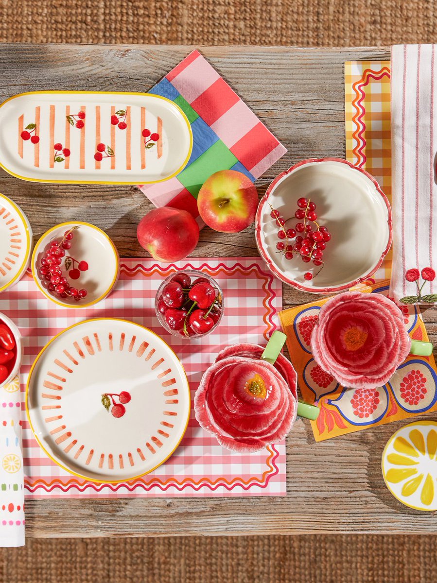englishhometr's tweet photo. Renkli, neşeli ve çok yazlık! 🍒
Bu sofraya sen ne eklerdin?
Haydi yorumlarda yazın en lezzetli detayını paylaş 👇
#EnglishHome #YazSofrası #SummerIsCalling
🍽️ https://t.co/KjyrxD45Wg https://t.co/iurY2MnYr9