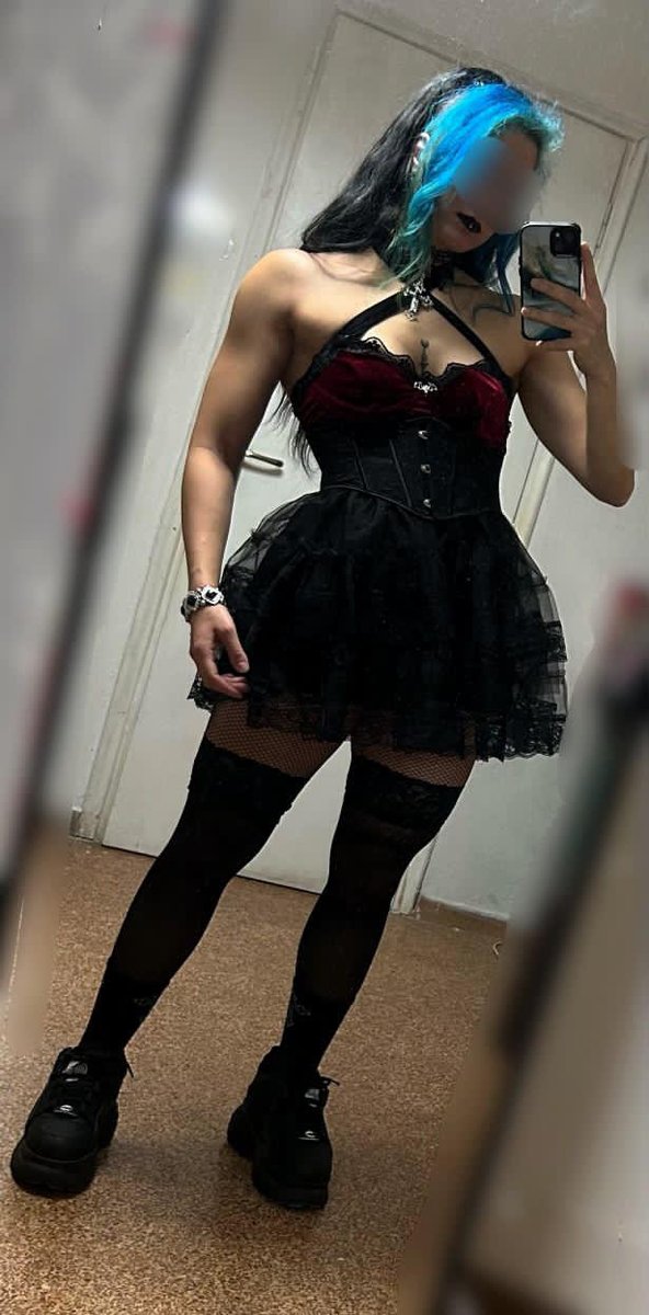 RepulsiveDomme's tweet photo. I am your new addiction now. 🦇👑 A Muscle Goth Mother. https://t.co/jv3bxo9lU7