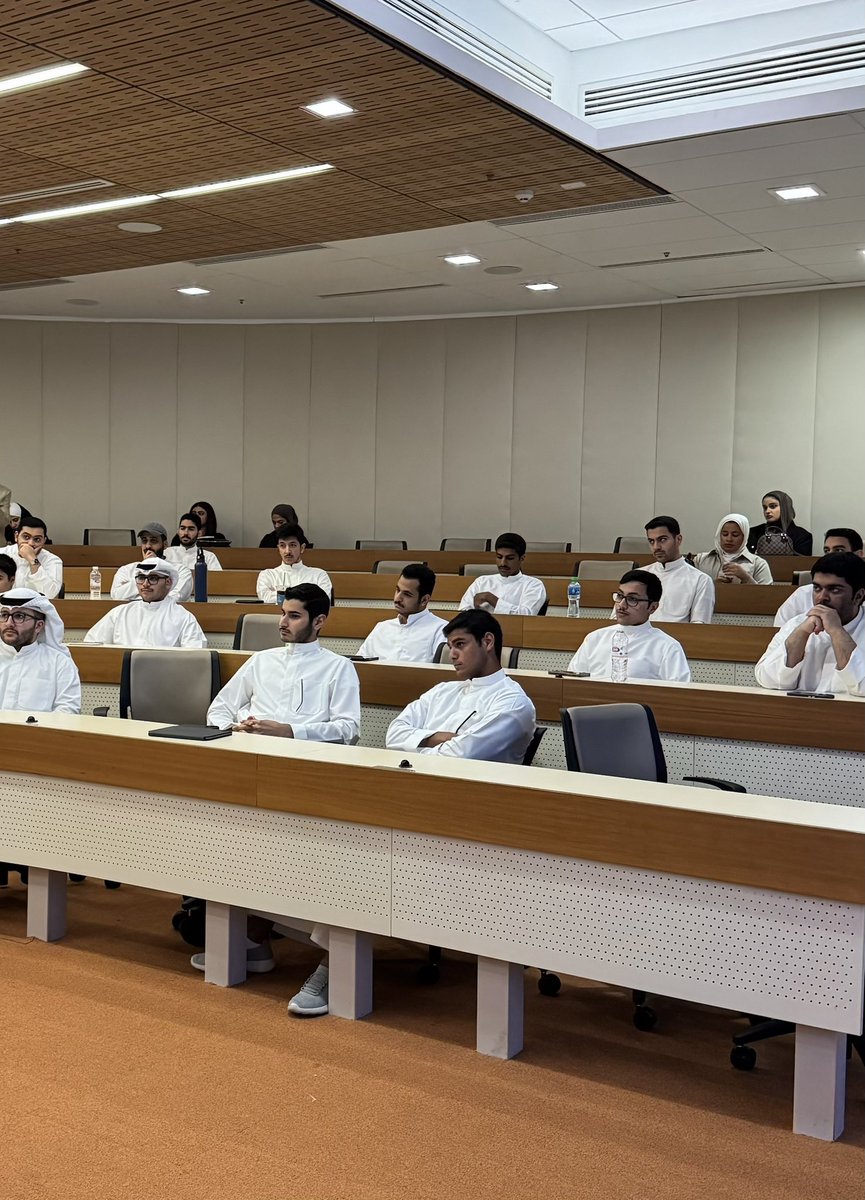 ضمن جهوده لربط الدراسة بسوق العمل، نظم نادي المحاسبة بكلية العلوم الإدارية ورشة بعنوان “ما الذي يفعله المحاسبون حقًا؟” بالتعاون مع شركة KPMG، حيث استعرض المتخصصون أبرز المسارات المهنية للمحاسبين

#الإدارية_غير 
#جامعة_الكويت