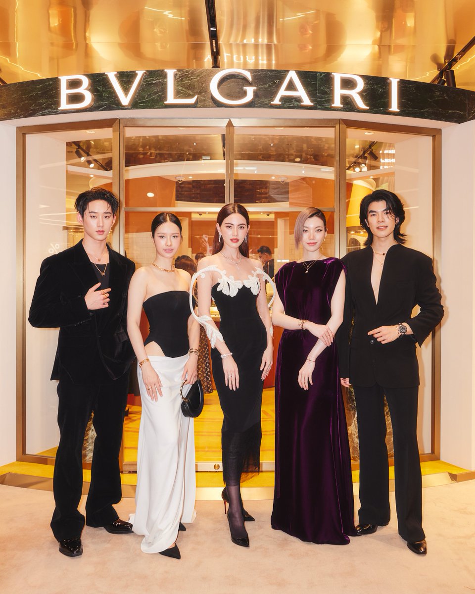ELLE Thailand (@ellethailand) on Twitter photo เก็บตกภาพบรรยากาศงานเฉลิมฉลองการเปิดตัวป๊อปอัพสโตร์สุดพิเศษแห่งใหม่ของ <a href="/Bulgariofficial/">Bvlgari</a> ณ เซ็นทรัลชิดลม พร้อมด้วย <a href="/DavikaH/">Davika Hoorne</a> <a href="/milephakphum/">mile phakphum</a> <a href="/ormmormm/">orm kornnaphat🌈</a> <a href="/panlyyy/">Milk (มิ้ลค์)</a> <a href="/EstRvp/">est_rvp</a>
ชมภาพต่อเต็มๆ ได้ที่ ellethailand.com/watches-jewelr…
#ELLEThailand
#BvlgariCentralChidlom #BvlgariThailand เก็บตกภาพบรรยากาศงานเฉลิมฉลองการเปิดตัวป๊อปอัพสโตร์สุดพิเศษแห่งใหม่ของ <a href="/Bulgariofficial/">Bvlgari</a> ณ เซ็นทรัลชิดลม พร้อมด้วย <a href="/DavikaH/">Davika Hoorne</a> <a href="/milephakphum/">mile phakphum</a> <a href="/ormmormm/">orm kornnaphat🌈</a> <a href="/panlyyy/">Milk (มิ้ลค์)</a> <a href="/EstRvp/">est_rvp</a>
ชมภาพต่อเต็มๆ ได้ที่ ellethailand.com/watches-jewelr…
#ELLEThailand
#BvlgariCentralChidlom #BvlgariThailand