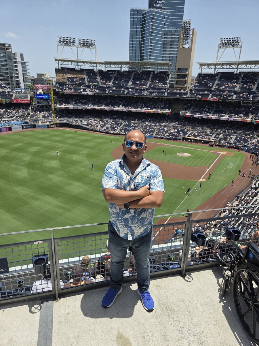 IVANSANDOVAL9's tweet photo. Desde nino fan de mis @Padres or not el pedo es alentar gran triunfo hoy https://t.co/xCpLzuWDAv