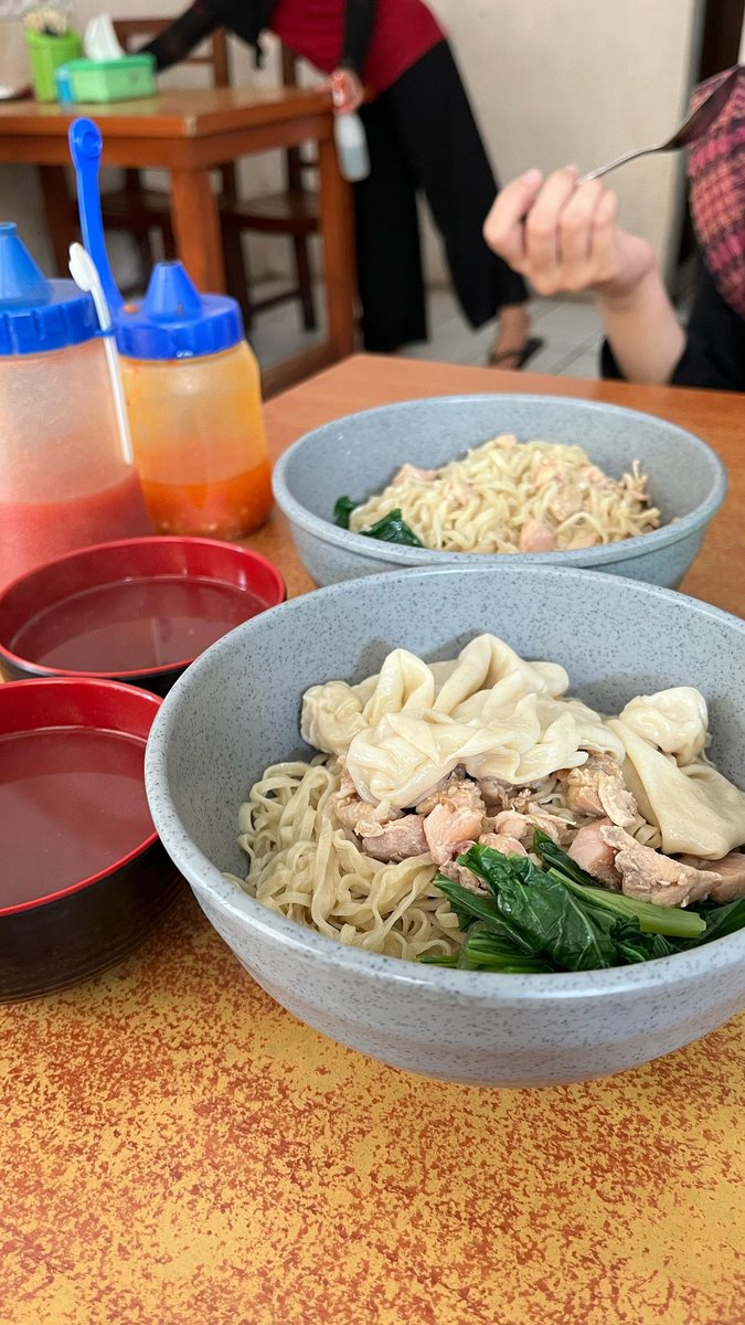 rhmnaa_21's tweet photo. Rekomendasi kalau mau makan mie ayam enak di uwin, "bakmi mitra rasa" https://t.co/r1kd8cDsRY
