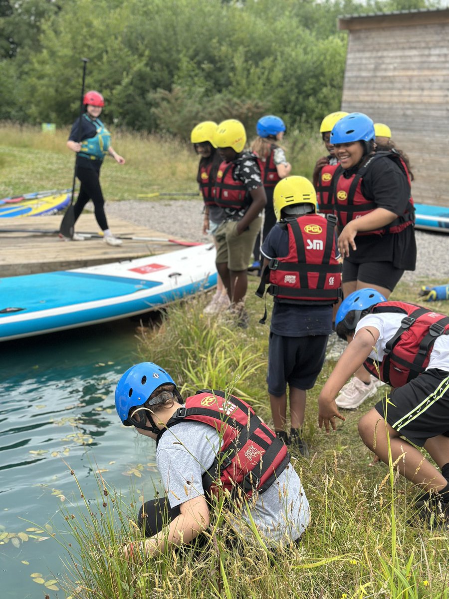 ApplegarthAc's tweet photo. Group 2 had great fun when paddle boarding - splashing, jumping in and helping each other back onto the board #splashsplash #memoriesmade @thesteptrust https://t.co/VNWm5qCb25