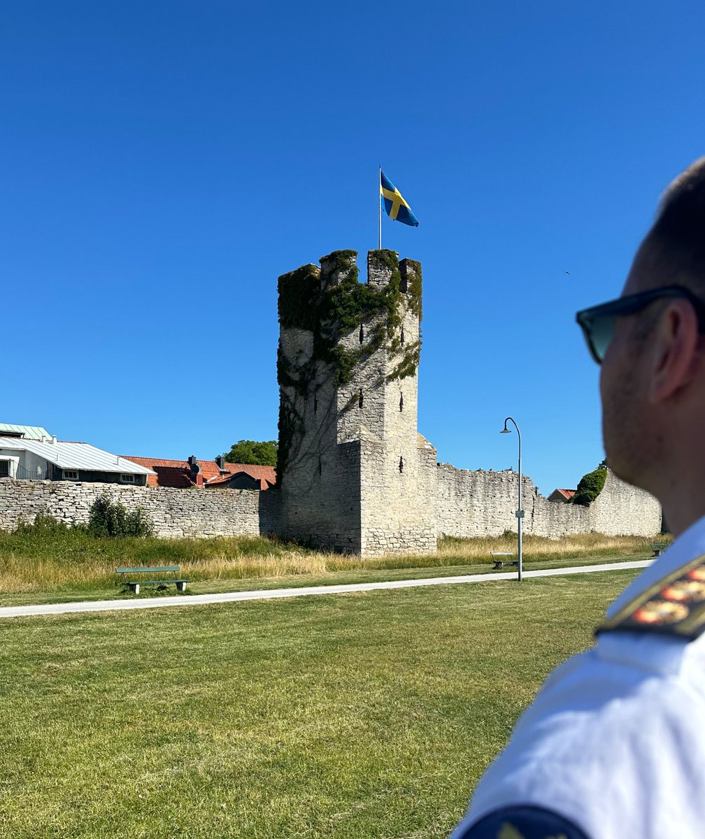 JohanSzymanski's tweet photo. På plats i Visby - ser fram emot många givande möten, kloka diskussioner och lärdomar under #Almedalsveckan #Almedalen Ses vi? #räddningschef #brandchef #uppsalabrandförsvar https://t.co/ErQEFbUDV3