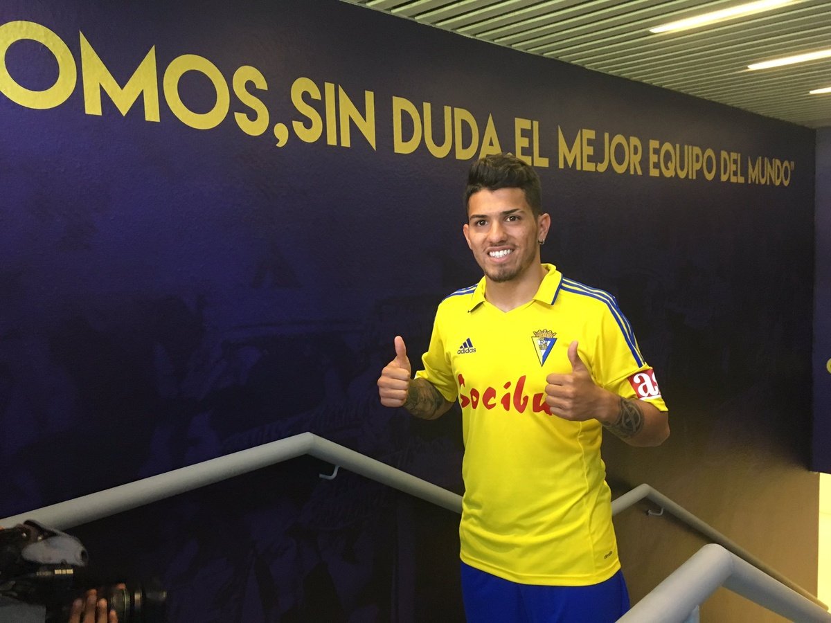 albertYg10's tweet photo. @Javier_Pecci @Cadiz_CF Respeten los rangos https://t.co/Avv5IyaYrh
