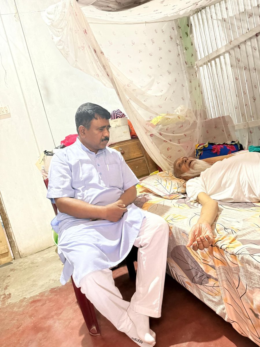 Zakir Hussain nilu A (@zakirhussaina2) on Twitter photo আজি মাননীয় প্ৰাক্তন সাংসদ <a href="/MPAbdulKhaleque/">Abdul Khaleque</a> ডাঙৰীয়াই বিশিষ্ট ইছলামী চিন্তাবিদ, জনীয়াৰ দাৰুল উলুম আহমদীয়া মাদ্ৰাছা, চাপৰাৰ মূহতামিম শ্ৰদ্ধেয় হজৰত মুফটী মৌলনা পীৰে কামেল আহমেদ আলী চাহেবৰ বাসভৱনত উপস্থিত হৈ তেখেতৰ স্বাস্থ্যৰ বুজ লয় । আজি মাননীয় প্ৰাক্তন সাংসদ <a href="/MPAbdulKhaleque/">Abdul Khaleque</a> ডাঙৰীয়াই বিশিষ্ট ইছলামী চিন্তাবিদ, জনীয়াৰ দাৰুল উলুম আহমদীয়া মাদ্ৰাছা, চাপৰাৰ মূহতামিম শ্ৰদ্ধেয় হজৰত মুফটী মৌলনা পীৰে কামেল আহমেদ আলী চাহেবৰ বাসভৱনত উপস্থিত হৈ তেখেতৰ স্বাস্থ্যৰ বুজ লয় ।