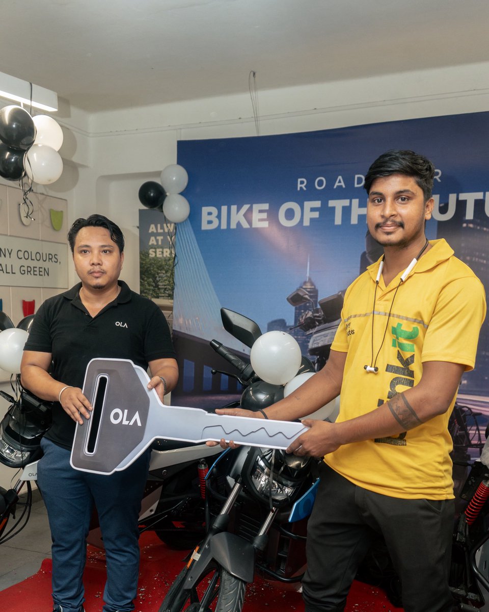 Futuristic. Fearless. Finally here in Kolkata.
Here’s how the #RoadsterX delivery day went down.
Feel the thrill yourself — book your test ride today!
#BikeOfTheFuture #RideTheFuture