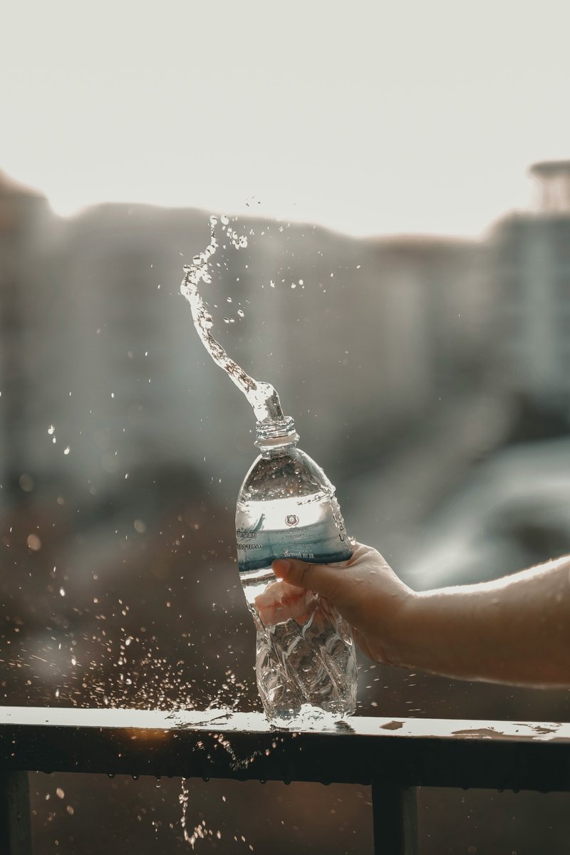 encampusuc3m's tweet image. 🌞 En verano, el calor puede ser un riesgo para la salud.
💧 Mantente hidratado
⏸️ Toma pausas frecuentes
😰 Evita el agotamiento por calor
ℹ️ Más info 👉 goo.su/rGjHqOh
#SeguridadLaboral #GolpeDeCalor #PrevenciónUC3M
