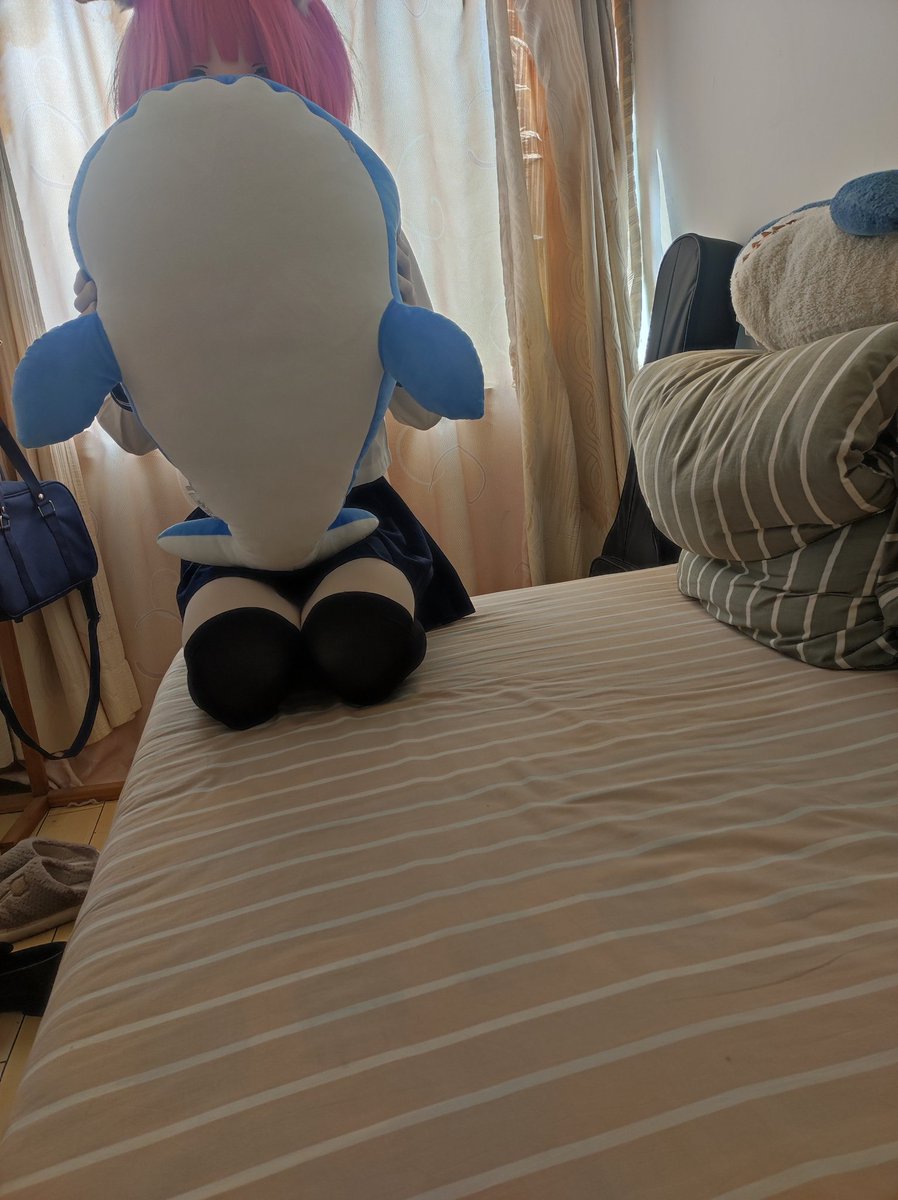 娃娃抱娃娃
最近在整理相册，但是删来删去还有一千多张....
#kigurumi #着ぐるみ
