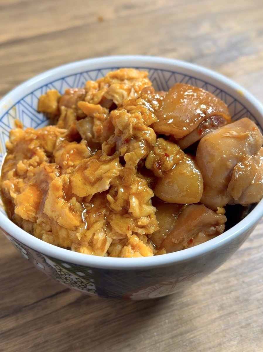 tbs_dn's tweet photo. 鶏肉と卵があったら、とりあえずこの調味料を絡めて適当に混ぜ熱しとけば美味い。 https://t.co/RnlMtfCJji