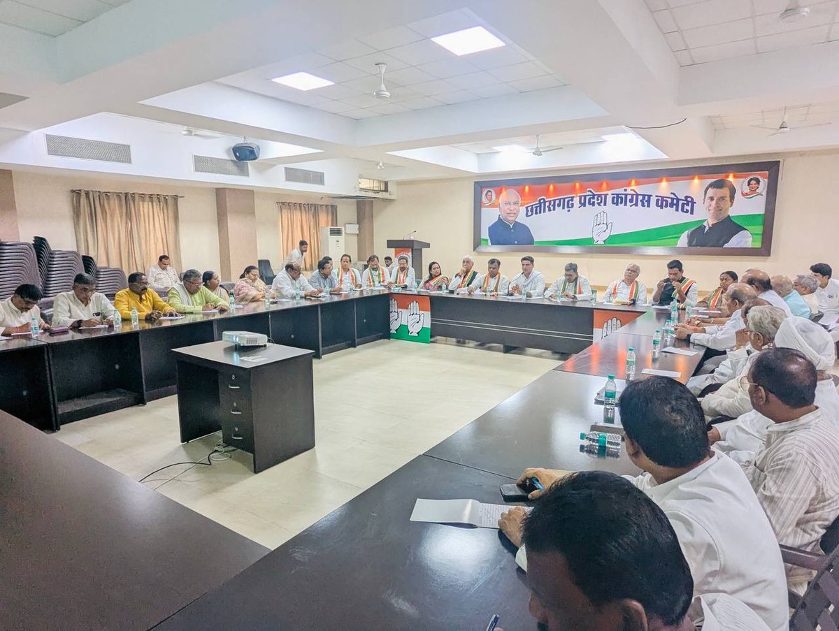 Sachin Pilot (@sachinpilot) on Twitter photo आज राजनीतिक मामलों की समिति (Political Affairs Committee) की बैठक में सम्मिलित हुआ।
बैठक में कांग्रेस अध्यक्ष @Kharge जी और <a href="/RahulGandhi/">Rahul Gandhi</a> जी के नेतृत्व में संगठन को बूथ स्तर तक मज़बूत करने, कार्यकर्ताओं को सक्रिय भूमिका देने और जनता से सीधा संवाद बढ़ाने जैसे महत्वपूर्ण विषयों पर आज राजनीतिक मामलों की समिति (Political Affairs Committee) की बैठक में सम्मिलित हुआ।
बैठक में कांग्रेस अध्यक्ष @Kharge जी और <a href="/RahulGandhi/">Rahul Gandhi</a> जी के नेतृत्व में संगठन को बूथ स्तर तक मज़बूत करने, कार्यकर्ताओं को सक्रिय भूमिका देने और जनता से सीधा संवाद बढ़ाने जैसे महत्वपूर्ण विषयों पर