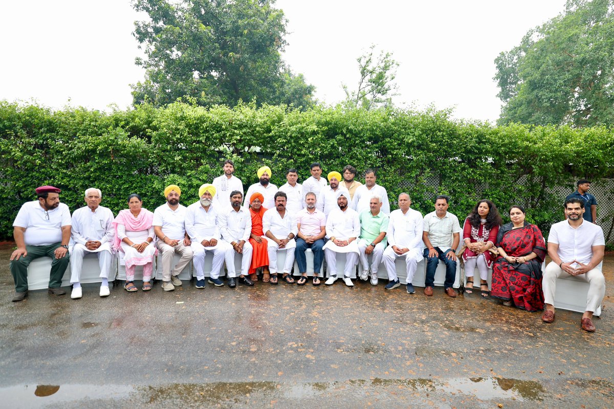 Congress (@incindia) on Twitter photo नेता विपक्ष श्री <a href="/RahulGandhi/">Rahul Gandhi</a> ने विश्वकर्मा कम्युनिटी के नेताओं से मुलाकात कर उनकी समस्याएं सुनीं और जरूरी मुद्दों पर बात की।
📍 नई दिल्ली नेता विपक्ष श्री <a href="/RahulGandhi/">Rahul Gandhi</a> ने विश्वकर्मा कम्युनिटी के नेताओं से मुलाकात कर उनकी समस्याएं सुनीं और जरूरी मुद्दों पर बात की।
📍 नई दिल्ली