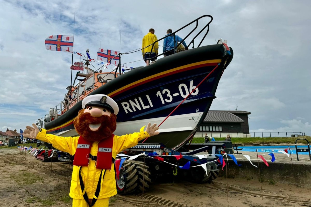 Wirral Globe (@wirralglobenews) on Twitter photo Chance to step aboard Hoylake and West Kirby lifeboats for charity
wirralglobe.co.uk/news/25258435.…
<a href="/RNLIWestKirby/">RNLI West Kirby Lifeboat</a>
<a href="/HoylakeRNLI/">Hoylake RNLI Lifeboat Station</a> Chance to step aboard Hoylake and West Kirby lifeboats for charity
wirralglobe.co.uk/news/25258435.…
<a href="/RNLIWestKirby/">RNLI West Kirby Lifeboat</a>
<a href="/HoylakeRNLI/">Hoylake RNLI Lifeboat Station</a>