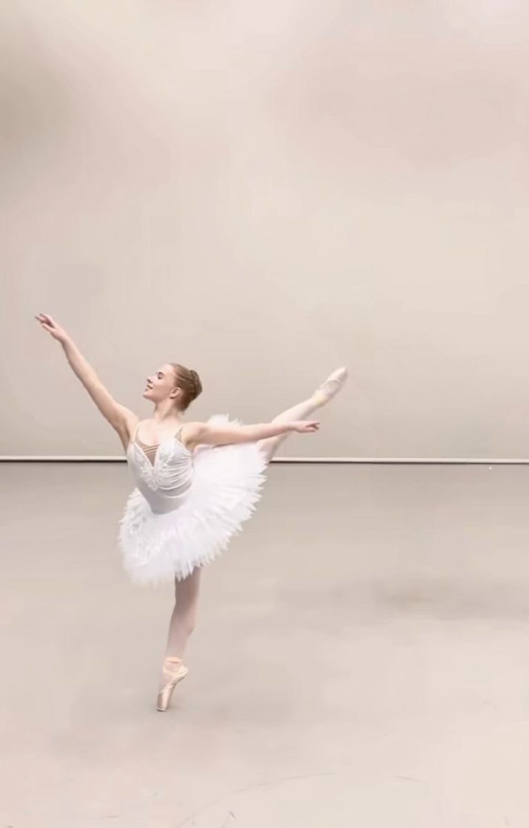 A Huge Well Done to L. Crawford who is currently taking part in her final show for the Elmhurst Ballet School! Great to see how well you have done! 🙌🤞 #BridgewaterSport #Ballet