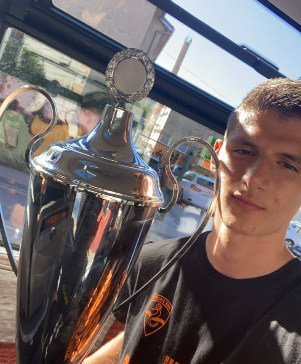 Lovre #Kulusic Time to Sign with #DinamoZagreb 🔏

Deal fully agreed and sealed between #Šibenik and Dinamo: transfer fee plus a % of future resale.

Medical tests scheduled for today, after which Kulusic will sign a 5-year contract with Dinamo. A loan move is likely to follow.