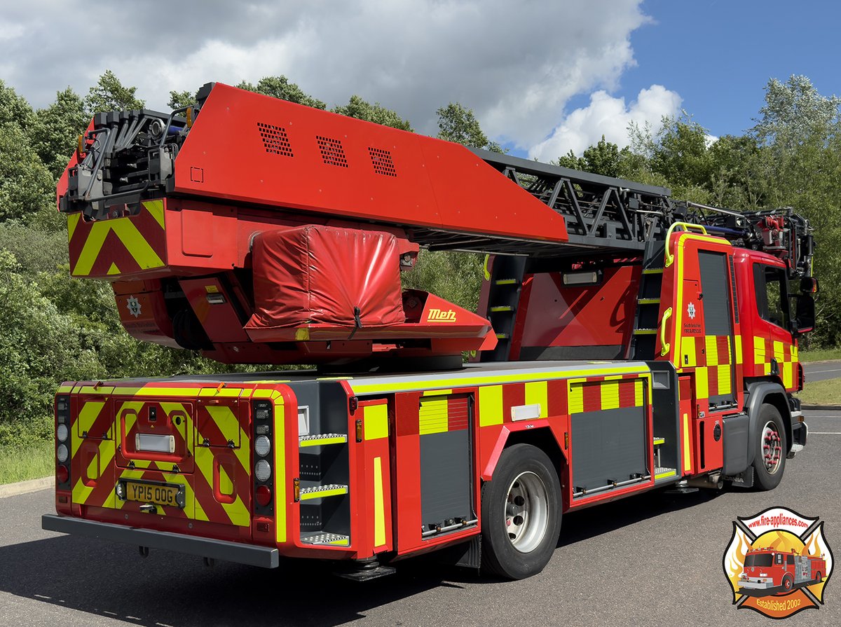 evo_uk's tweet photo. New to https://t.co/4qnLPS1kOO is @SYFR's #Sheffield Parkway Fire Station, including their Scania Heavy Rescue Pump, and one of two Scania / #Rosenbauer / Metz 32-metre turntable ladders in the #SouthYorkshire fleet.
https://t.co/MldvAnUJFM
#firephotography #fireengine https://t.co/aZ9P47W4gq