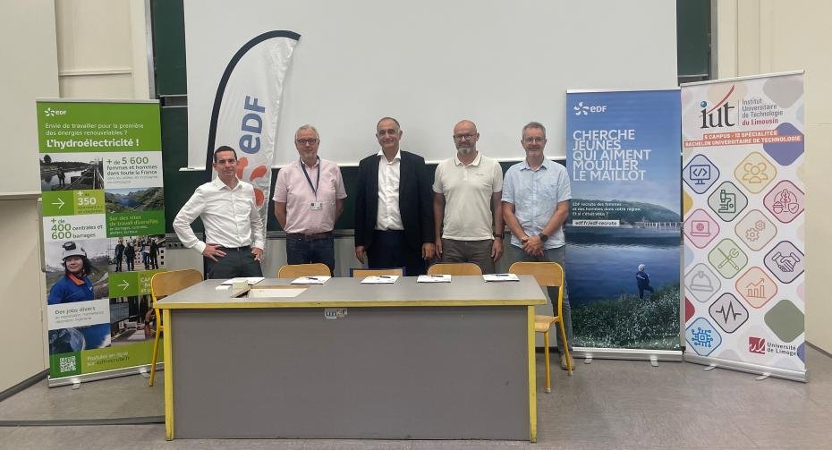 EDF_Hydro's tweet image. Un partenariat entre @EDFofficiel et l'IUT de Limoges ? 🏫
Une convention de partenariat a été signée afin de valoriser les métiers de l'hydro, organiser des visites de nos sites industriels ou encore offrir un accompagnement aux étudiants 👨🎓👩🎓
Ainsi, les étudiants auront une…