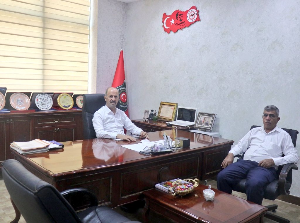 Gazi Mehmet YAVUZ 🇹🇷 (@tskyavuz) on Twitter photo Suriye'de 16.01.2020'de Şehit Olan Şehidimiz Uzm Onb Mustafa Alpaklı'nın Çok Kıymetli Babası Ali Alpaklı Bizleri Ziyaret Ettiler. Ziyaretlerinden Dolayı Teşekkür Ederiz. Rabbim Bizleri Şehitlerimize ve Ailelerine Mahçup Etmesin.
<a href="/hasansildak/">Hasan ŞILDAK</a>
<a href="/sehit_gazi_1915/">Türkiye Şehit Gazi Genel Merkezi</a> <a href="/ashb_sehitgazi/">Şehit Yakınları ve Gaziler Genel Müdürlüğü</a> Suriye'de 16.01.2020'de Şehit Olan Şehidimiz Uzm Onb Mustafa Alpaklı'nın Çok Kıymetli Babası Ali Alpaklı Bizleri Ziyaret Ettiler. Ziyaretlerinden Dolayı Teşekkür Ederiz. Rabbim Bizleri Şehitlerimize ve Ailelerine Mahçup Etmesin.
<a href="/hasansildak/">Hasan ŞILDAK</a>
<a href="/sehit_gazi_1915/">Türkiye Şehit Gazi Genel Merkezi</a> <a href="/ashb_sehitgazi/">Şehit Yakınları ve Gaziler Genel Müdürlüğü</a>