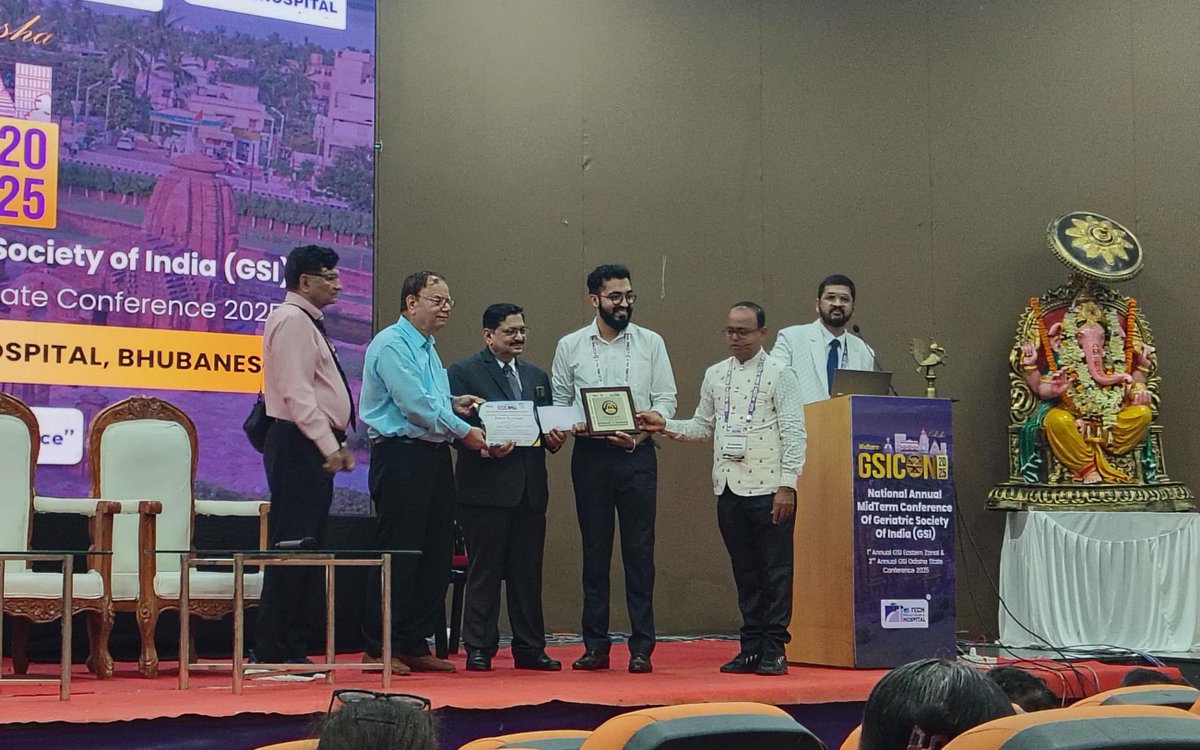 चिकित्सा विज्ञान संस्थान स्थित जीरियाट्रिक मेडिसिन विभाग में तीसरे वर्ष के जूनियर रेजिडेंट डॉ. सौरभ पठानिया ने प्रतिष्ठित GSICON 2025 (जेरिएट्रिक सोसाइटी ऑफ इंडिया कॉन्फ्रेंस) में मौखिक प्रस्तुति के लिए पुरस्कार प्राप्त करके संस्थान का नाम रोशन किया है। 
#MedicalSciences #BHU