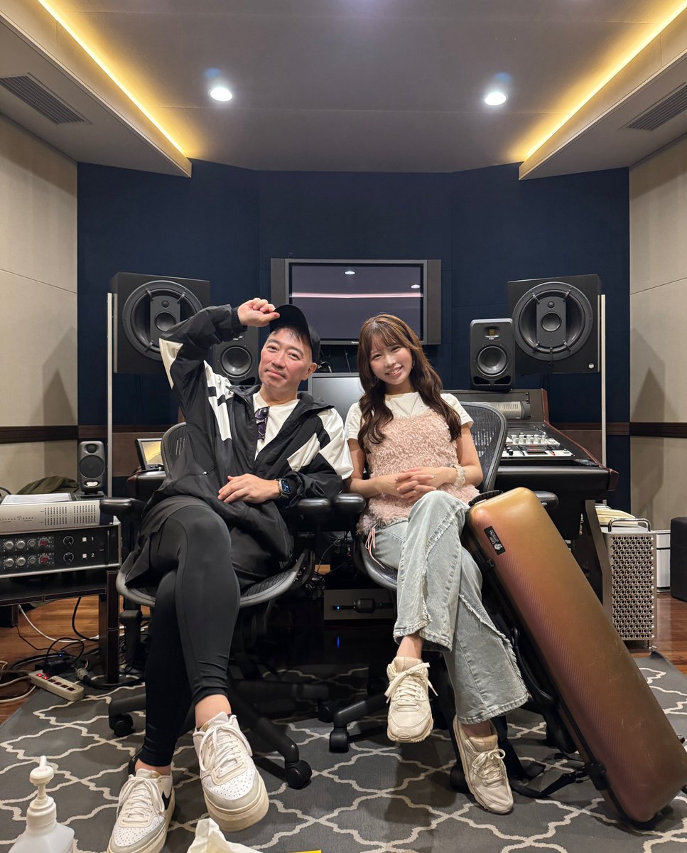 OoMochaMelody's tweet photo. 昨日は、今井さんとAvexさんとの
初めてのオリジナル曲mtgでした。

めちゃくちゃ刺激的で、
ついついたくさんお話ししちゃった…！

これから一緒に作品を作っていく
過程もすごく楽しみです︎！🎻❤︎

@ryosukeimai @AvexMusic 
@pocorecords https://t.co/54cWQNZeOk