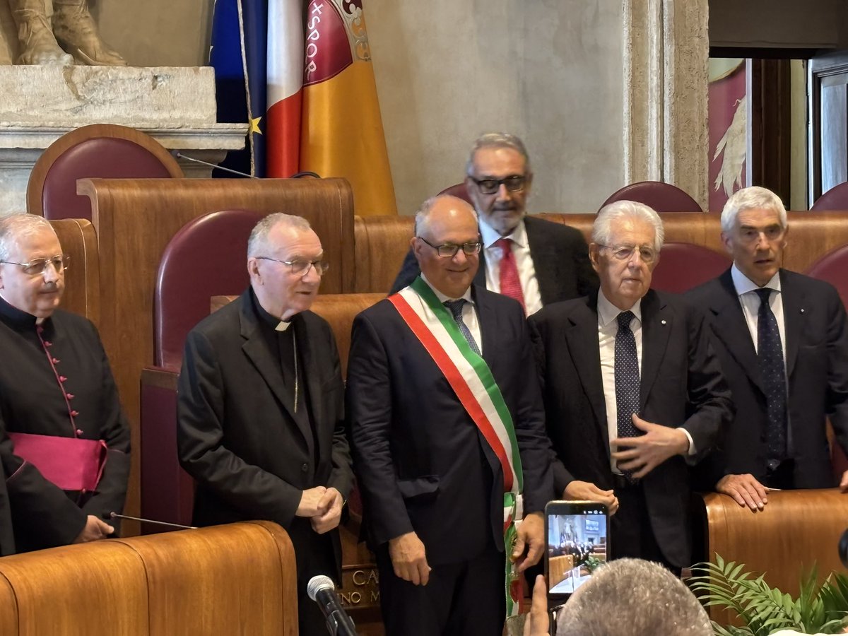 AusAmbHolySee's tweet image. Broad discussion on ecological debt with Cardinal Parolin, former Italian PM Mario Monti and Rome Mayor Roberto Gualtieri as part of the Governors Jubilee. #Caesar full size statue watching over proceedings.