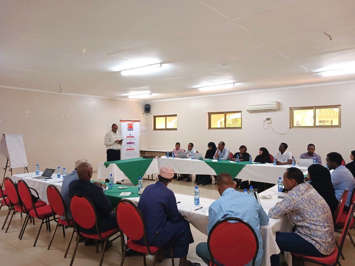 RCKKenya's tweet image. @RCKKenya held a 2-day information &amp;amp; experience sharing workshop in Garissa with 24 County Assembly members to review the Public Participation &amp;amp; Civic Education Bill under #WezeshaProject, championing for inclusion of refugees &amp;amp;host community to strengthen democracy &amp;amp;empowerment.