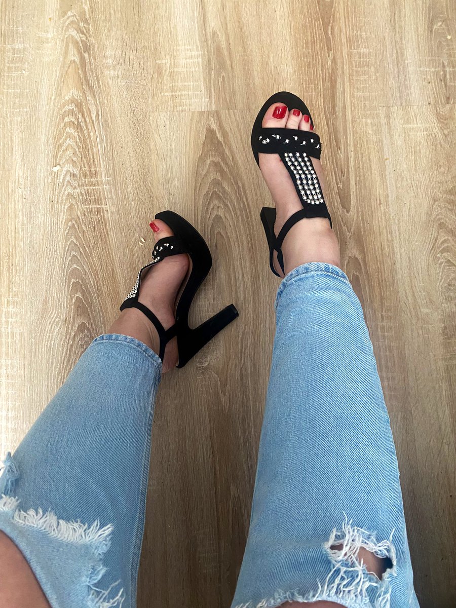 Dzień dobry findom! dawno mnie tu nie było, w związku z tym że czytałam oskarżenia na swój temat chciałabym się odnieść i rozwiać te wszelkie plotki 😊 
Wszystkie paczki które u mnie są zamawiane staram się zawsze wysyłać chyba że zgubię gdzieś wiadomość w dm, jeżeli komuś nie