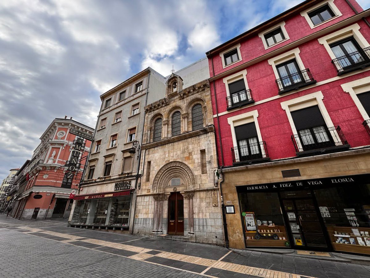 💐 La misa de San Juan se celebrará este martes 24 de junio a las 11:00 horas a las puertas de la capilla del Santo Cristo de la Victoria, en la calle Ancha #LeónEsp. Además, el grupo Tenada exhibirá en la iglesia de San Marcelo un altar tradicional 
ℹ️ tinyurl.com/5523aptd