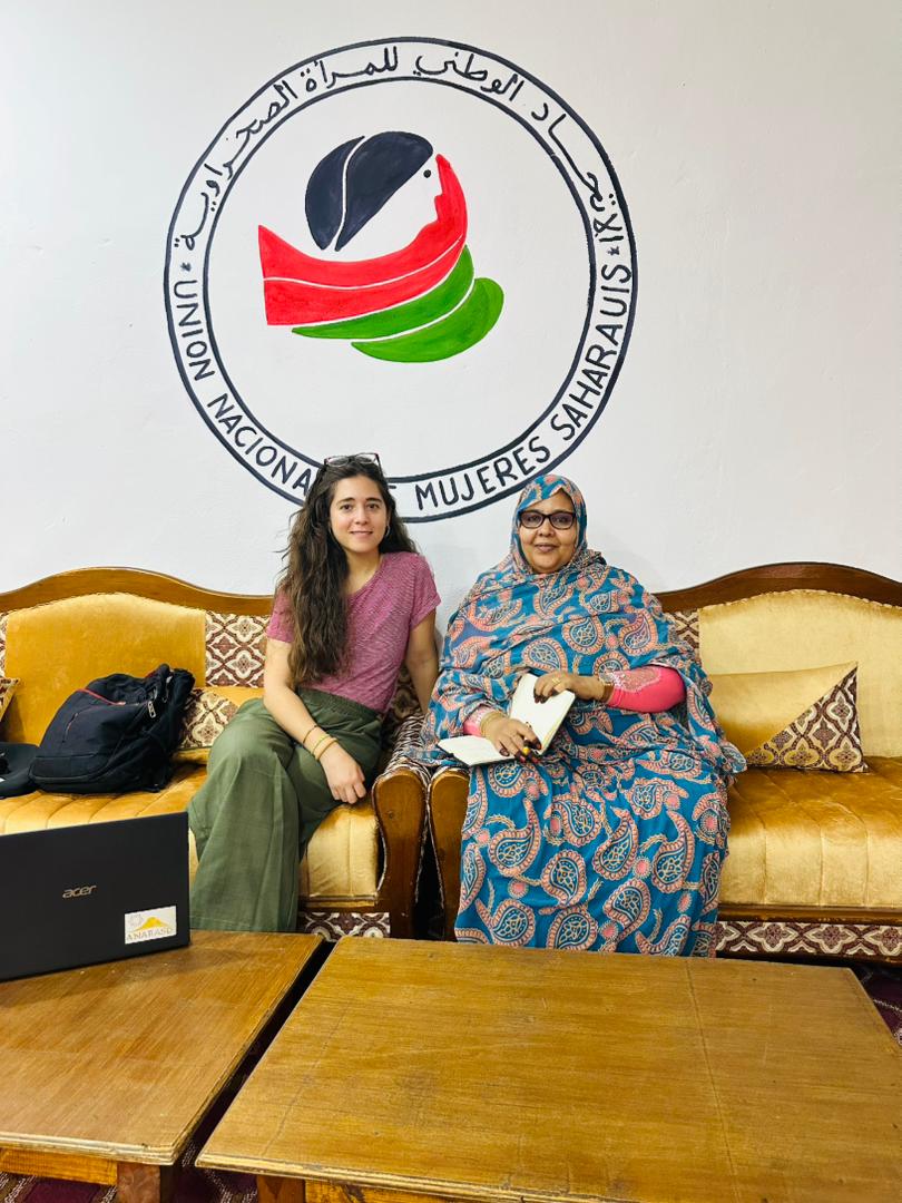 La coordinadora en terreno de ANARASD se ha reunido con la secretaria general de la Unión Nacional de Mujeres Saharauis lopara volver a trabajar juntas en el ámbito de la salud comunitaria entre las mujeres saharauis. 

ANARASD por un Sahara Libre/Sahara Aske!!!🇪🇭