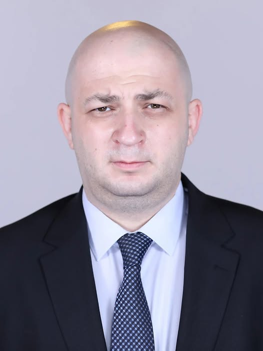 ITilvescu's tweet image. #Vexler &amp;amp; Comp pentru unii #mumă, pentru alții #ciumă

Mare #mirare că #aprigul și #inflexibilul deputat #Vexler nu a spus #nimic până #astăzi despre organizația #nazistă, #fascistă#Grupul#Etnic#German al cărui succesor este, prin hotărâre de instanță #FDGR Sibiu.
Institutul