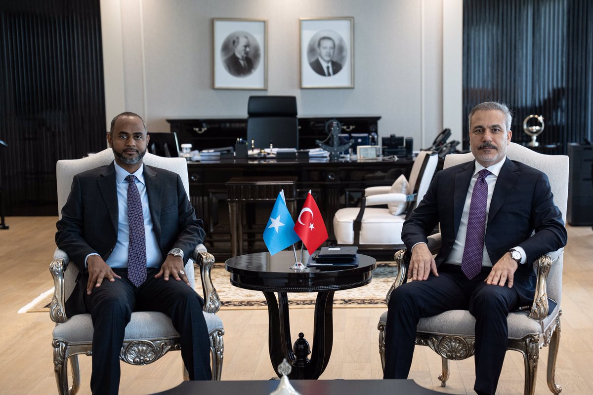Turkish MFA (@mfaturkiye) on Twitter photo Minister of Foreign Affairs <a href="/HakanFidan/">Hakan Fidan</a> met with Abdulkadir Mohamed Nur, Minister of Ports and Marine Transport of the Federal Republic of Somalia. 🇹🇷🇸🇴 Minister of Foreign Affairs <a href="/HakanFidan/">Hakan Fidan</a> met with Abdulkadir Mohamed Nur, Minister of Ports and Marine Transport of the Federal Republic of Somalia. 🇹🇷🇸🇴