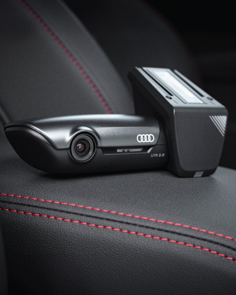 carandbikehindi's tweet image. ऑडी ने नई Q7 सिग्नेचर एडिशन ₹99.81 लाख (एक्स-शोरूम) में लॉन्च किया है. 
लिमिटेड रन स्पेशल एडिश की मुख्य विशेषताएं इस प्रकार हैं: 
* 20-इंच पेंटेड अलॉय व्हील 
* एस्प्रेसो मोबाइल कॉफी मेकर 
* ऑडी डैश कैम
* ऑडी लोगो प्रोजेक्टिंग पडल लैंप
* डायनामिक व्हील हब कैप
#AudiQ7 #Audiindia