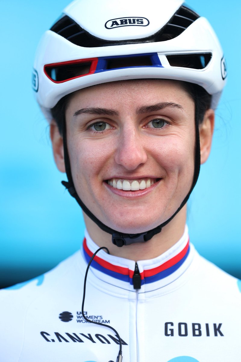 Movistar Team (@movistar_team) on Twitter photo 🇷🇸🥇 ¡Once veces campeona!
Jelena Eric vuelve a vestir el maillot de campeona de Serbia en ruta, sumando ya 11 títulos nacionales a su palmarés.
¡Felicidades, Jelena! 👏💙
#RodamosJuntos | <a href="/movistar_es/">Movistar España</a> 🇷🇸🥇 ¡Once veces campeona!
Jelena Eric vuelve a vestir el maillot de campeona de Serbia en ruta, sumando ya 11 títulos nacionales a su palmarés.
¡Felicidades, Jelena! 👏💙
#RodamosJuntos | <a href="/movistar_es/">Movistar España</a>