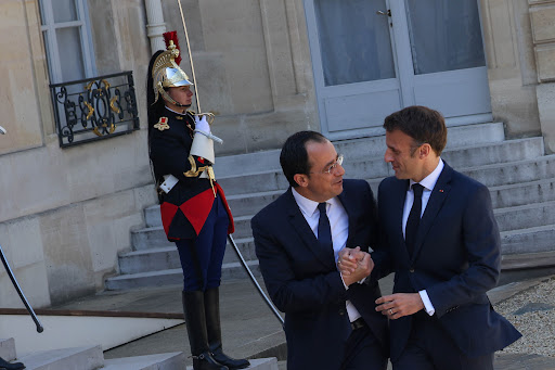 Rumlar, ülkenin anahtarını Fransa'ya teslim etmiş!..

Güney Kıbrıs’ın Fransa ile imzaladığı ‘askeri antlaşmanın’ detaylarında, <a href="/Christodulides/">NikosChristodoulides</a> yönetiminin ülkenin anahtarını Macron'a ‘teslim ettiği’ ortaya çıktı.

Rum basını detaylarını yayınladığı antlaşmada çarpıcı maddeler yer