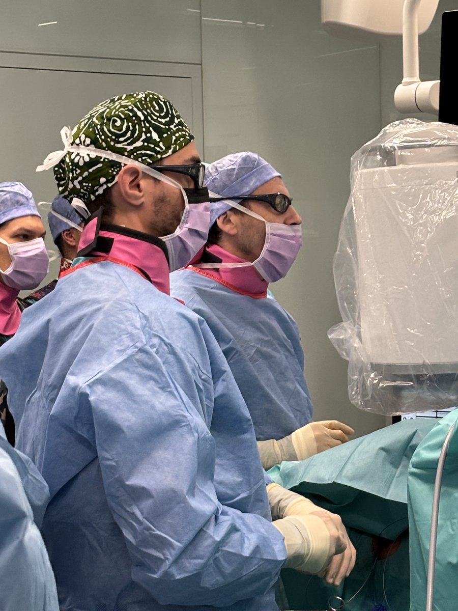 PlansRoser's tweet photo. La semana pasada celebramos una nueva edición del curso de #Ureterorenoscopia flexible y cirugía percutánea renal #PCNL en el 🏥@hospitalclinic con enfoque médico-enfermero 🤝
¡Gracias al Dr. @UroDrLopez y a todo su equipo por hacerlo posible! 🙌#Urología #FormaciónEnfermería https://t.co/yMvXrSjTpC