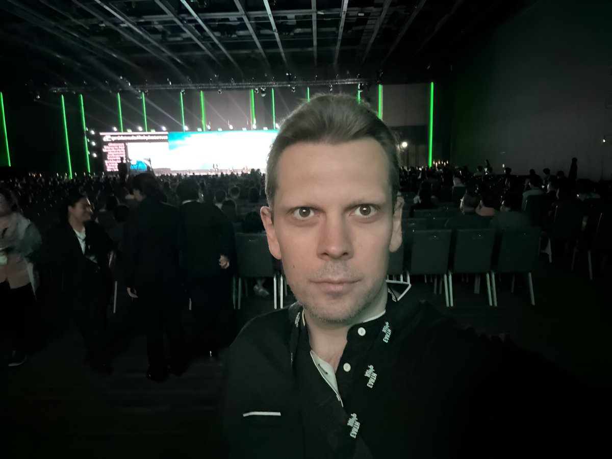 Sevantsyan's tweet image. Tech guy. Zero political follows. Yet my timeline’s a circus of hot takes from randoms I’ve never heard of. Who are these people? Why is Twitter forcing me to care?

#FeedPollution  #AlgorithmFail