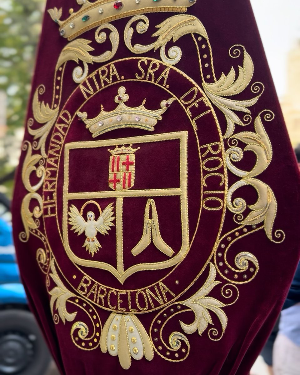 hdadrociobcn's tweet photo. CORPUS CHRISTI 2025 | Este domingo 22 de junio han tenido lugar los actos Eucarísticos con motivo de la Festividad de Corpus en Barcelona. Nuestra Hermandad ha participado de la Santa Misa en la explanada de la Catedral, como de la Procesión posterior. #hdadrociobarcelona https://t.co/ZvaCbn6qw6
