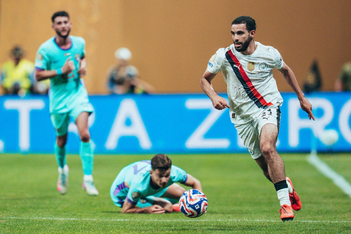 اللي يتابعه يعرفه كويس

نوعية نوري نفس كانسيلو سابقا عادي يدعس اي لاعب قدامه ومراوغ ومهاري درجه أولى وكأنه جناح وبنفس الوقت عنده انتاجيه ضخمه ودفاعيا جيد

اسلوبه مبهج للعين وودك الكوره ما تروح من رجله ، طبيعي المدح اللي جاه امس السيتي اساسا كل صيف يرتبط فيه ويراقبه من 2021