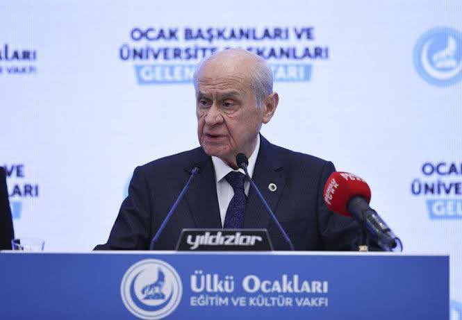 Milliyetçi Hareket Partisi ve Cumhur İttifakı vatan ve millet sevdasıyla milli ve manevi hazinemizi muhafazaya yeminlidir.

Yakın tarihimizi sorgulayarak vatansever kahramanlarımıza çamur atanların, katil yaftası vuranların, İsrail’in soykırımını hasır altı ederek Türk milletinin