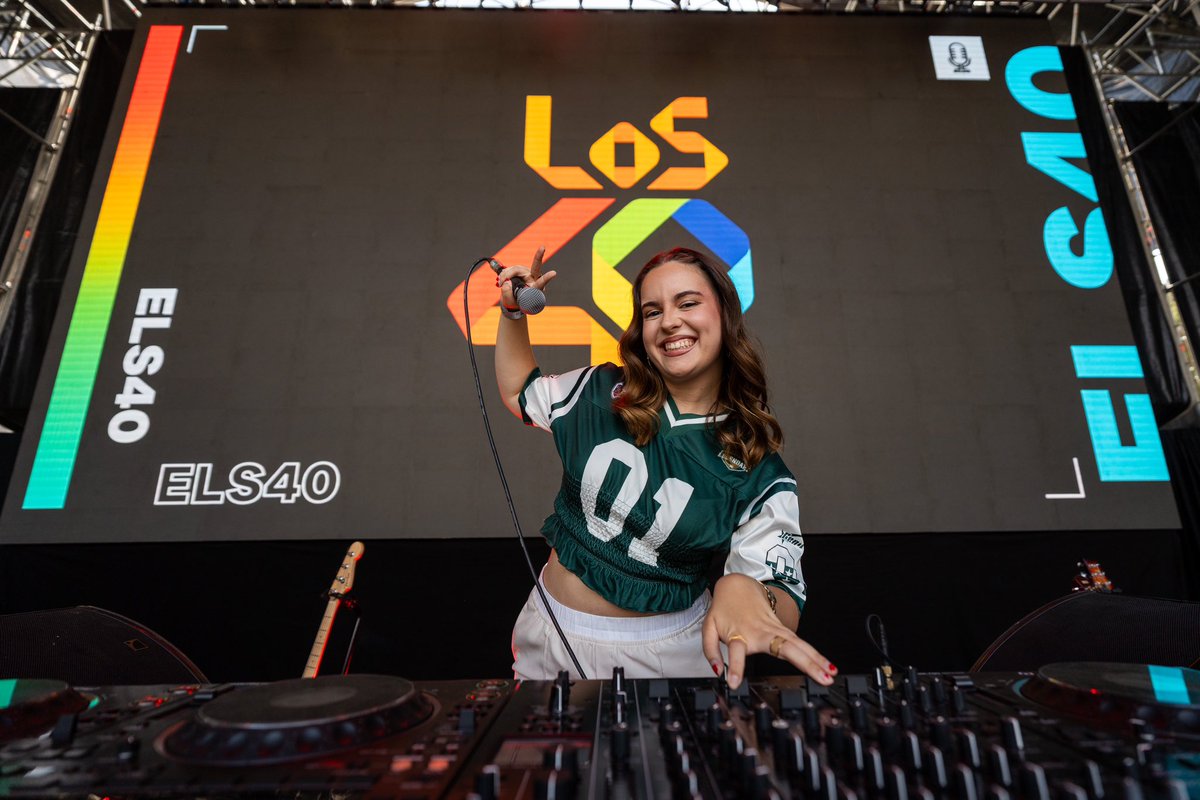 LaiaPartida's tweet image. Pre-show d’#ELS40PopCornellà 🩷☀️Que guai va ser estar al vostre costat a la ciutat on vaig fer les meves primeres passes a la ràdio 🎙️

Pentinat i maquillatge: @_hairbymonik 💄
Fotos: @danielportes_ 📸