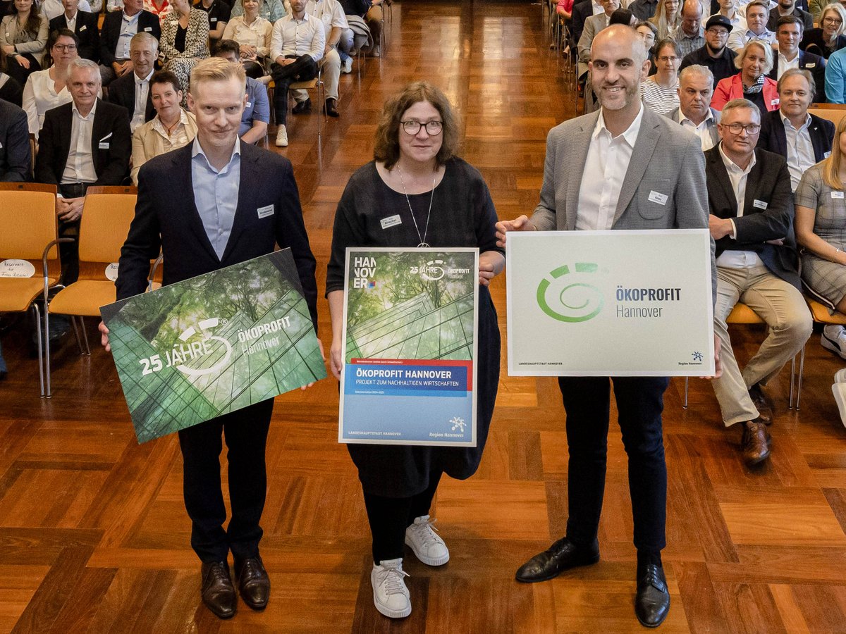 Stadt Hannover (@hannover) on Twitter photo ÖKOPROFIT-Unternehmen ausgezeichnet – mit nachhaltigen Verbesserungen haben 66 Betriebe aus Stadt und <a href="/RegionHannover/">Region Hannover</a> die Umwelt geschont und Betriebskosten gespart🤝🌳. Das Programm zum Schutz von Umwelt und Ressourcen feiert dieses Jahr 25. Jubiläum: hannover.de/Service/Presse… ÖKOPROFIT-Unternehmen ausgezeichnet – mit nachhaltigen Verbesserungen haben 66 Betriebe aus Stadt und <a href="/RegionHannover/">Region Hannover</a> die Umwelt geschont und Betriebskosten gespart🤝🌳. Das Programm zum Schutz von Umwelt und Ressourcen feiert dieses Jahr 25. Jubiläum: hannover.de/Service/Presse…