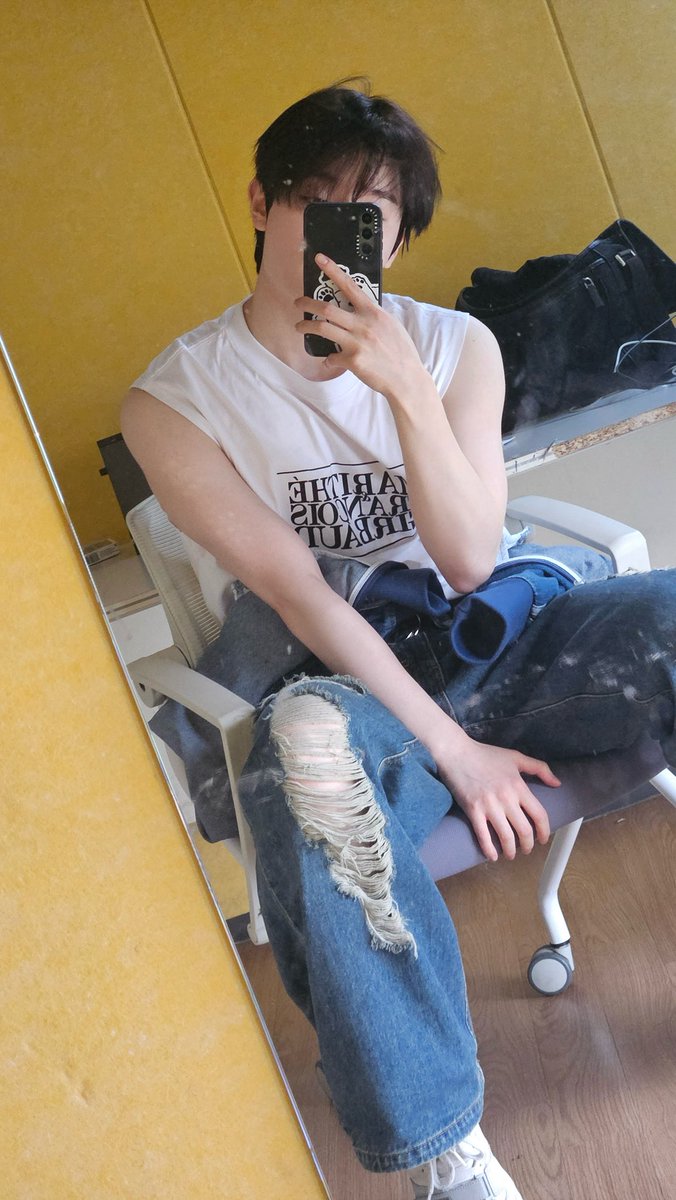 TPST_twt's tweet photo. [#혁] iE 더위조심~~ 감기 조심~~🤍 https://t.co/YbfxtFJ0pp