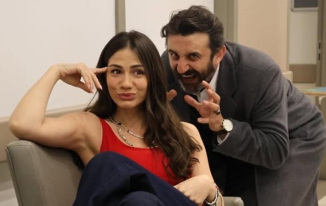 bu ikiliyi ayni dizide bulusturanlarin ellerinden opuyorum