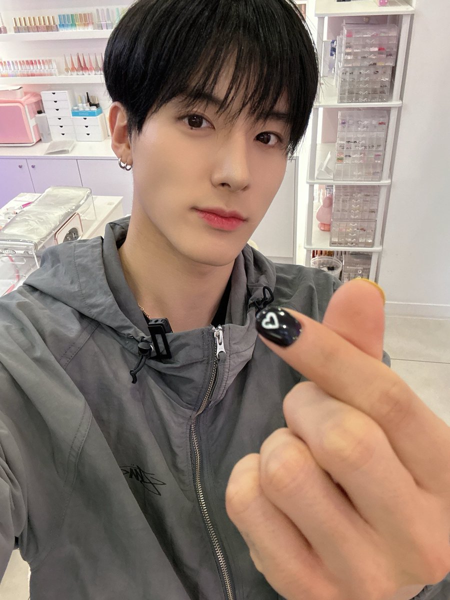 deobimom's tweet photo. #ERIC #에릭 sent these photos with #HYUNJAE #현재 https://t.co/h4zrcv2Pf9