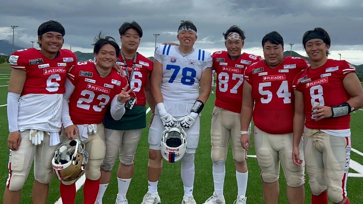 Boncho35's tweet photo. かつてのチームメイト、ミンソクも韓国代表選手として出場。嬉しい再会でした！！ガチガチのナショナルチームとの試合、かなりレアな体験でした！ありがとうございました！！
#アメフト #週刊鎧球 https://t.co/bfo41Q8Bx5
