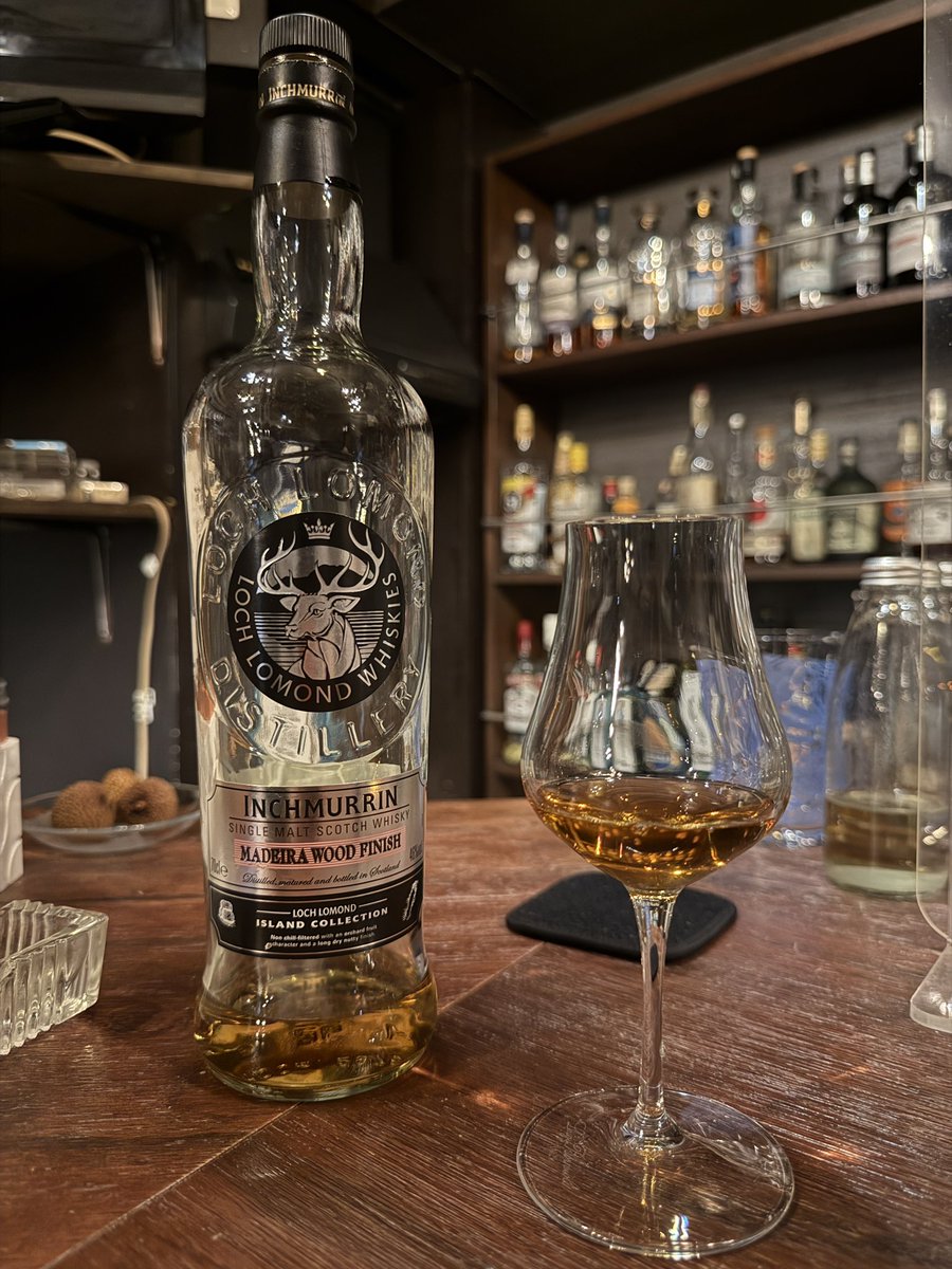 久々に最寄りのバーに来た！

ロッホのインチマリンマテラウッドフィニッシュ🥃

シェリーとは違ったとろりとした甘味が美味すぎる！！買います。