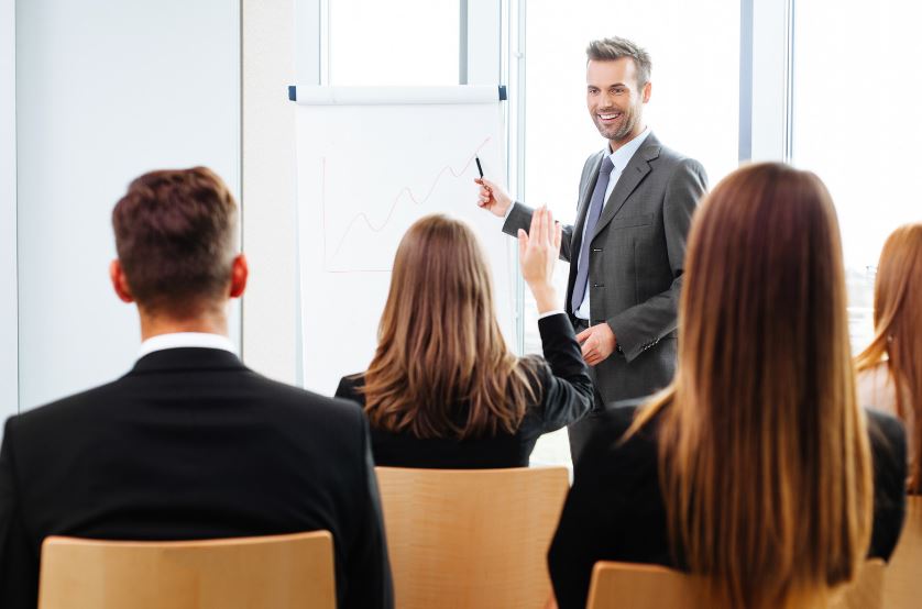 L'ufficio Competività propone due webinar gratuiti, fruibili anche singolarmente, con l'obiettivo di aiutare gli imprenditori e aspiranti imprenditori a riconoscere il valore della relazione con il cliente. Primo incontro 📅 24/6 ore 9.30-12.30. Info ▶️ bs.camcom.it/avvio-dimpresa…