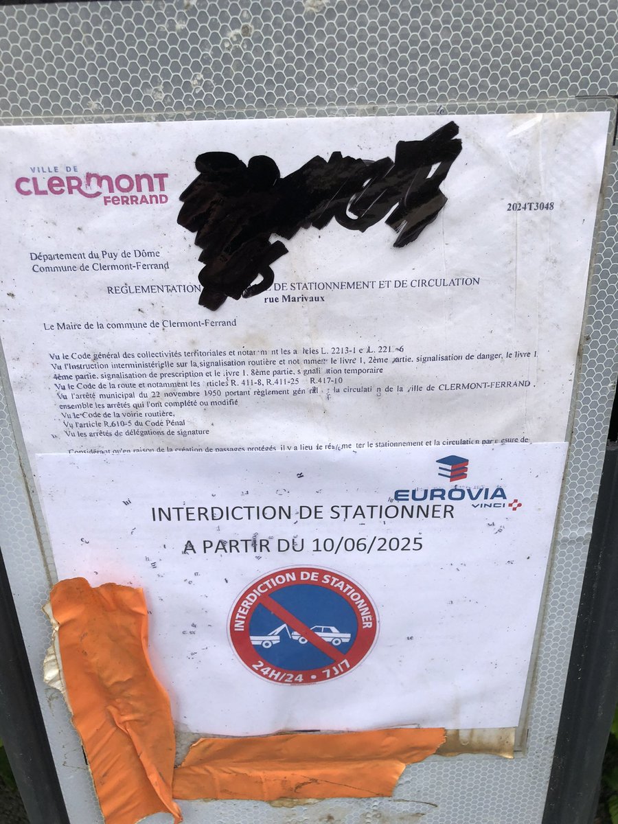 MacDrcF's tweet photo. À Clermont, des travaux sont réalisés rue de Wailly sur la base d’un arrêté partiellement affiché, n’ayant rien à voir avec la rue concernée…
Les trottoirs et la chaussée sont entièrement refaits, alors même qu’ils étaient en bon état.
Des explications @olivierbianchi1 ? https://t.co/tjGsArv7RT